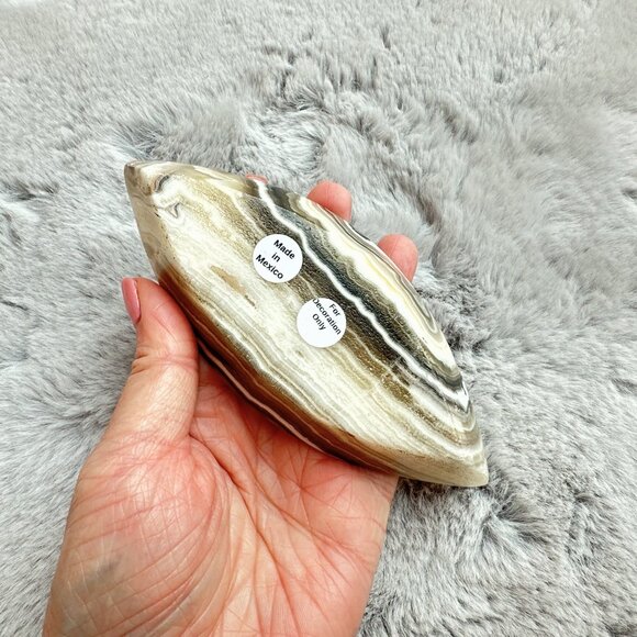 New Beautiful Small Zebra Onyx Leaf Bowl/Dish - Picture 3 of 5